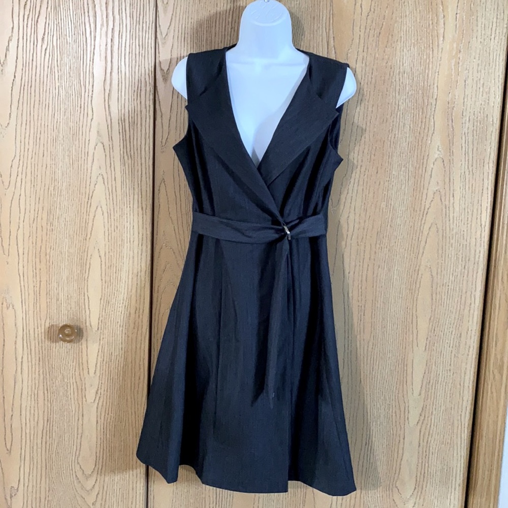 Sleeveless collar dress
